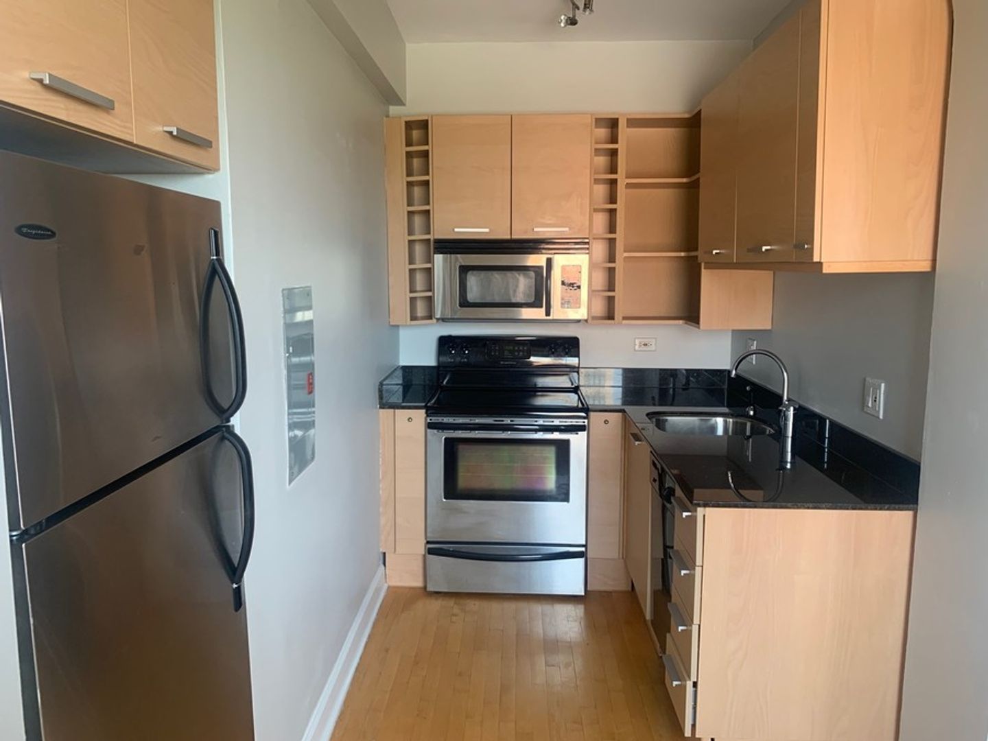 Chicago Apartment: 732 W Bittersweet Pl.