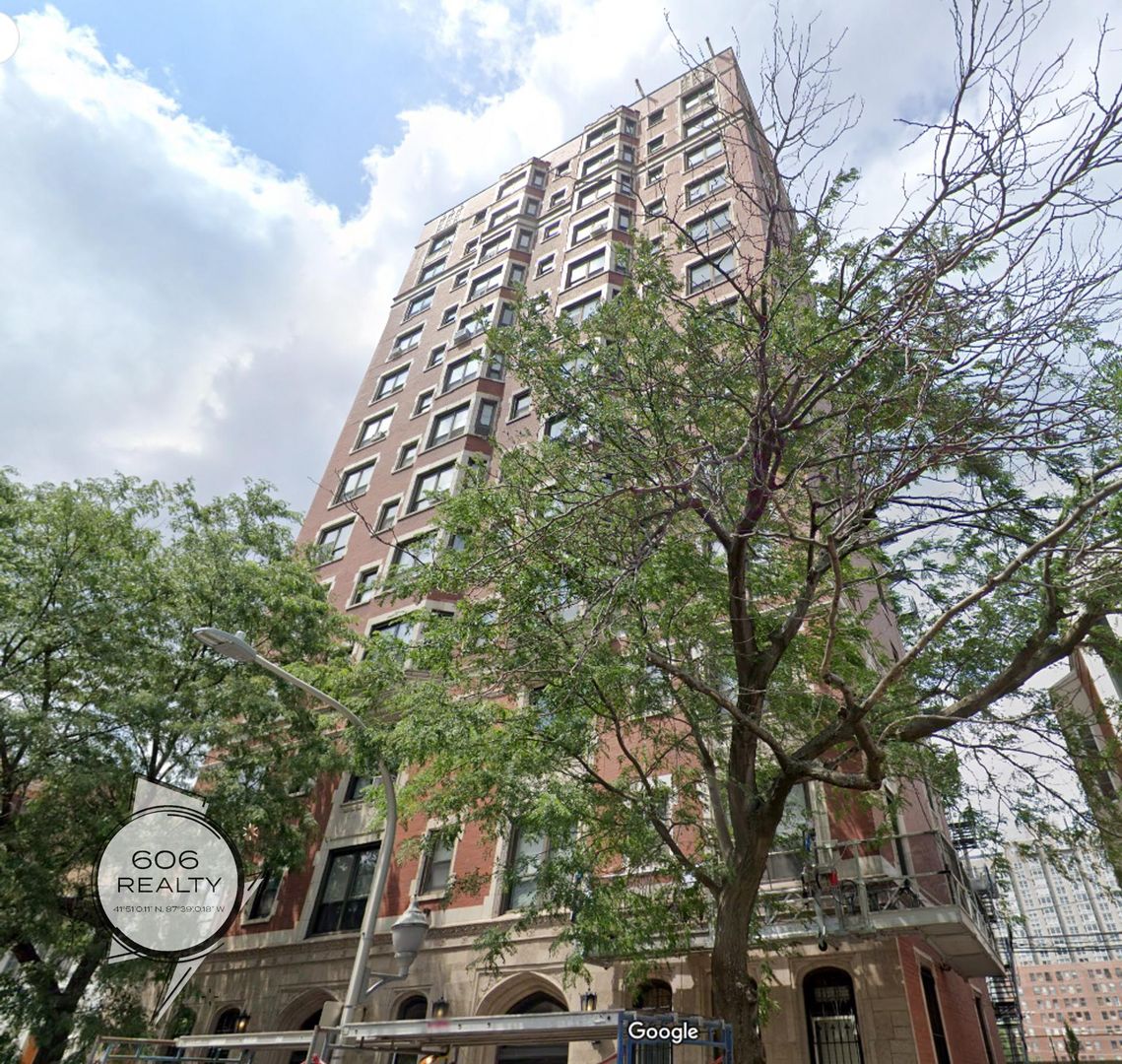 Chicago Apartment: 732 W Bittersweet Pl.