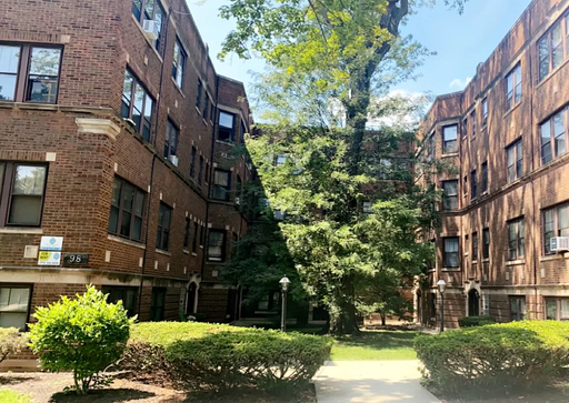 Downtown Riverside Courtyard Apts!