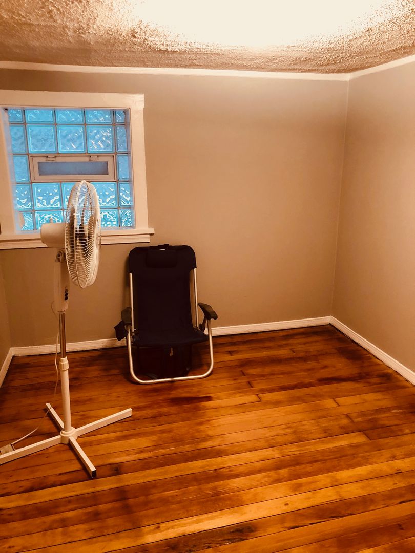 Chicago Apartment: 2439 West Gunnison Street