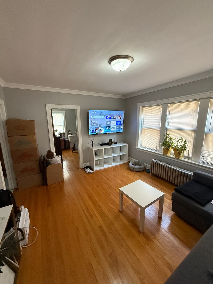 Berwyn Apartment: 1645 Gunderson Avenue