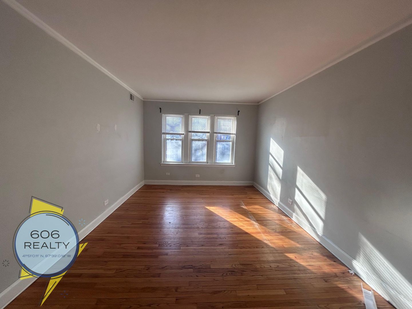 Chicago Apartment: 7340-50 N. Damen Ave.