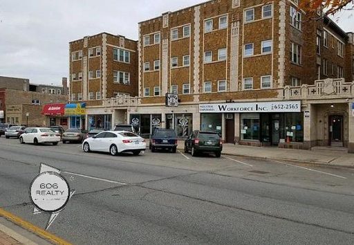 Studio Apts on Cermak!