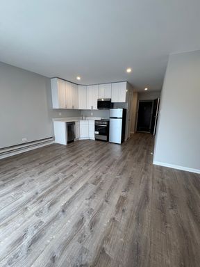 Rehabbed Studio, Great Location in Forest Park, Close to Shopping & Expressway!!!