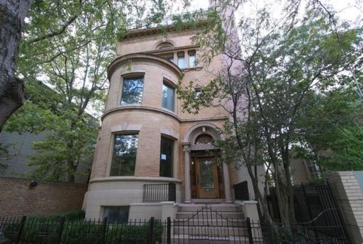 Old Town 2 Bed Available! – photo 1