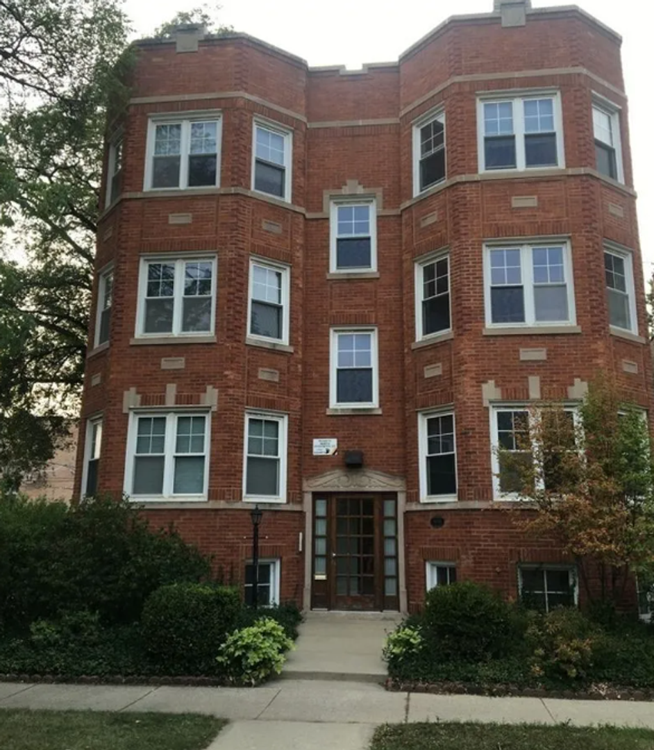 Oak Park Apartment: 829-31 S. Euclid Avenue