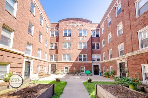 Beautiful rehabbed Hyde Park Apartments! – photo 1