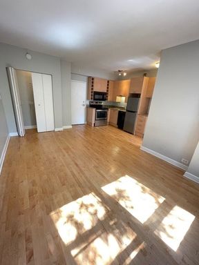 Buena Park Studio! Sunny, Laundry in Building, Pet Friendly – photo 1