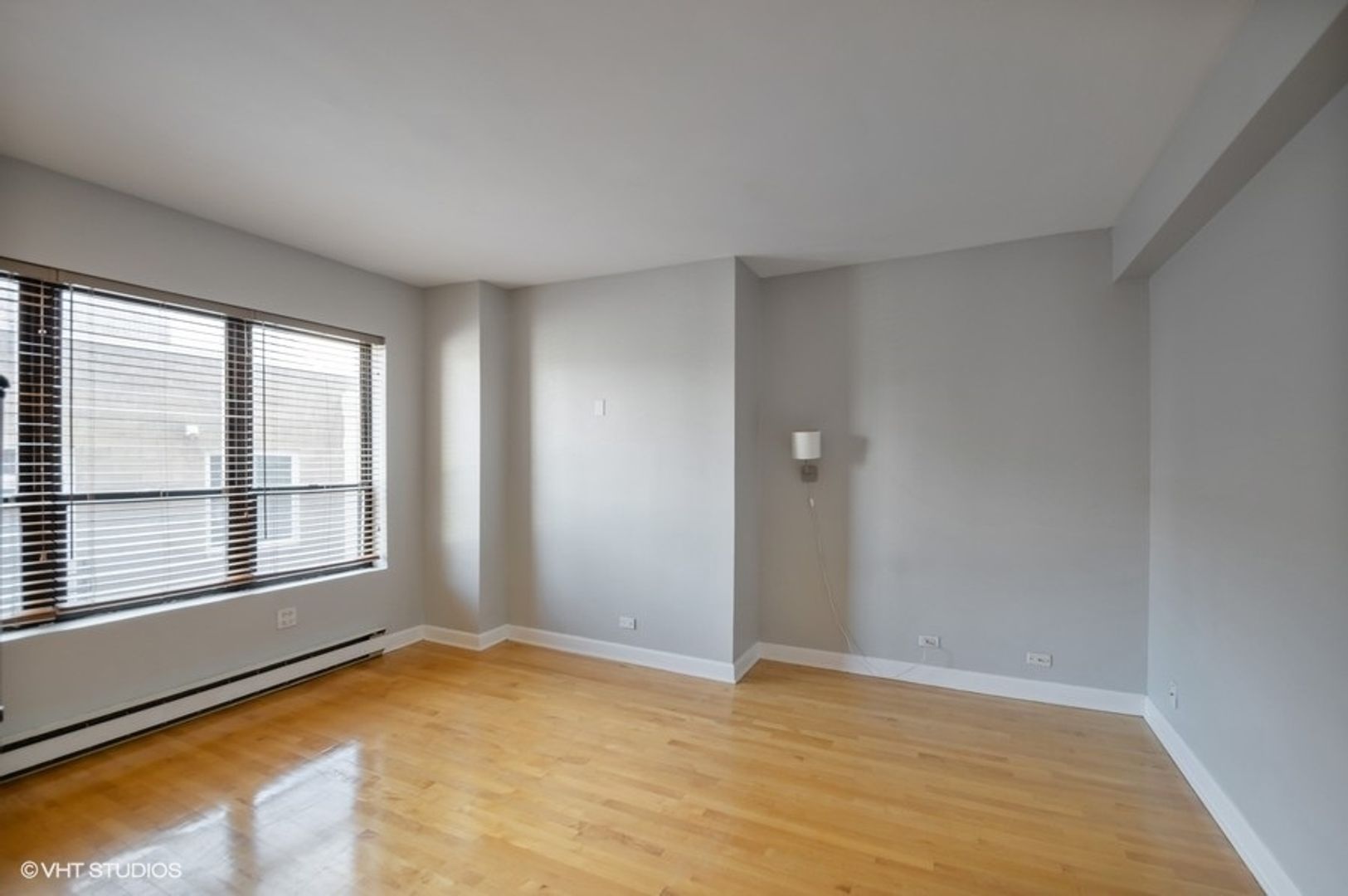 Chicago Apartment: 732 W Bittersweet Pl.