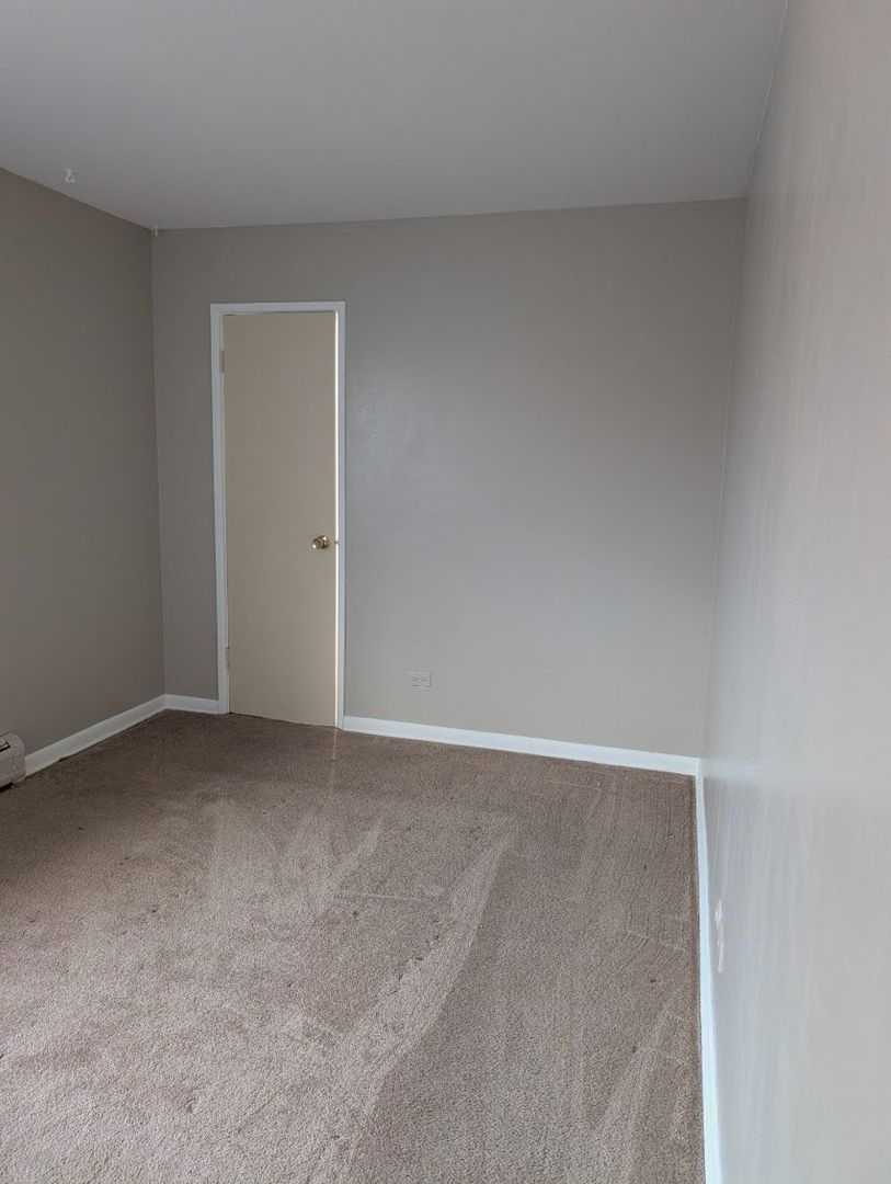 Rosemont Apartment: 9595 Maple Dr