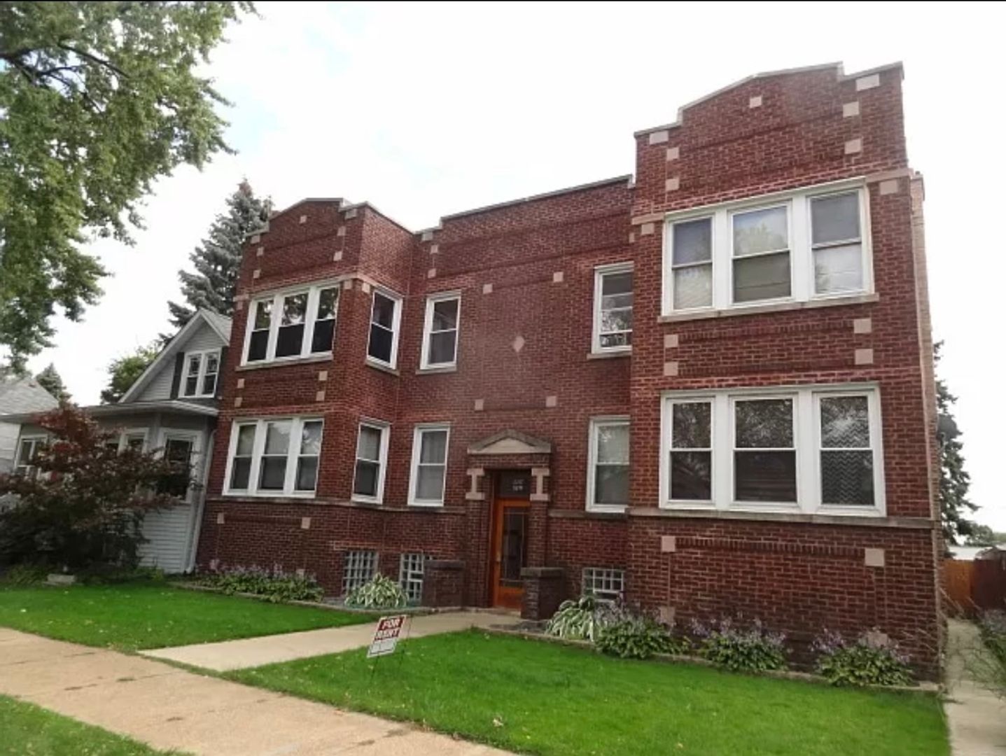 Chicago Apartment: 5217-19 W Cuyler Ave