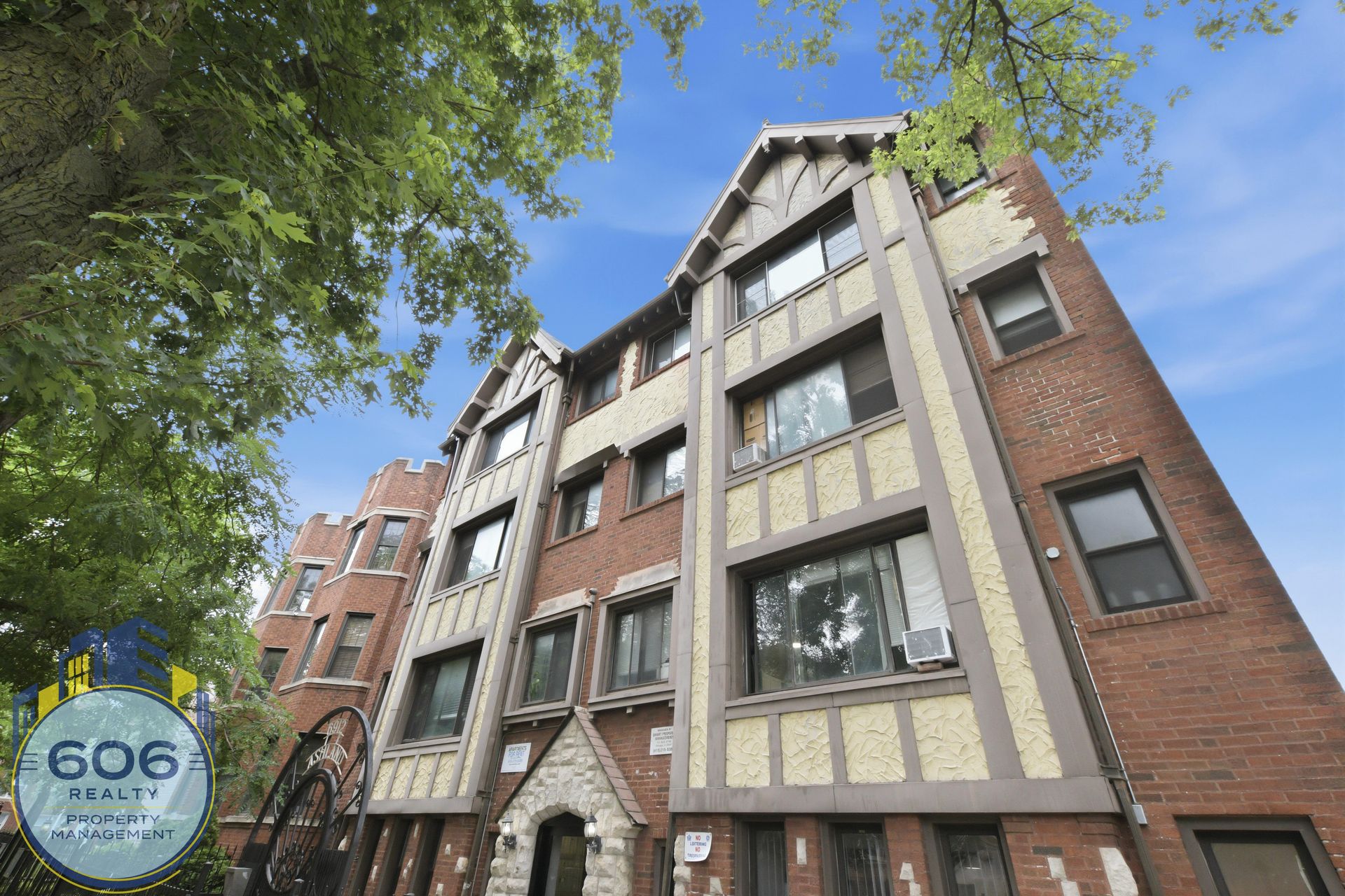 Chicago Apartment: 6912 N Ashland Ave