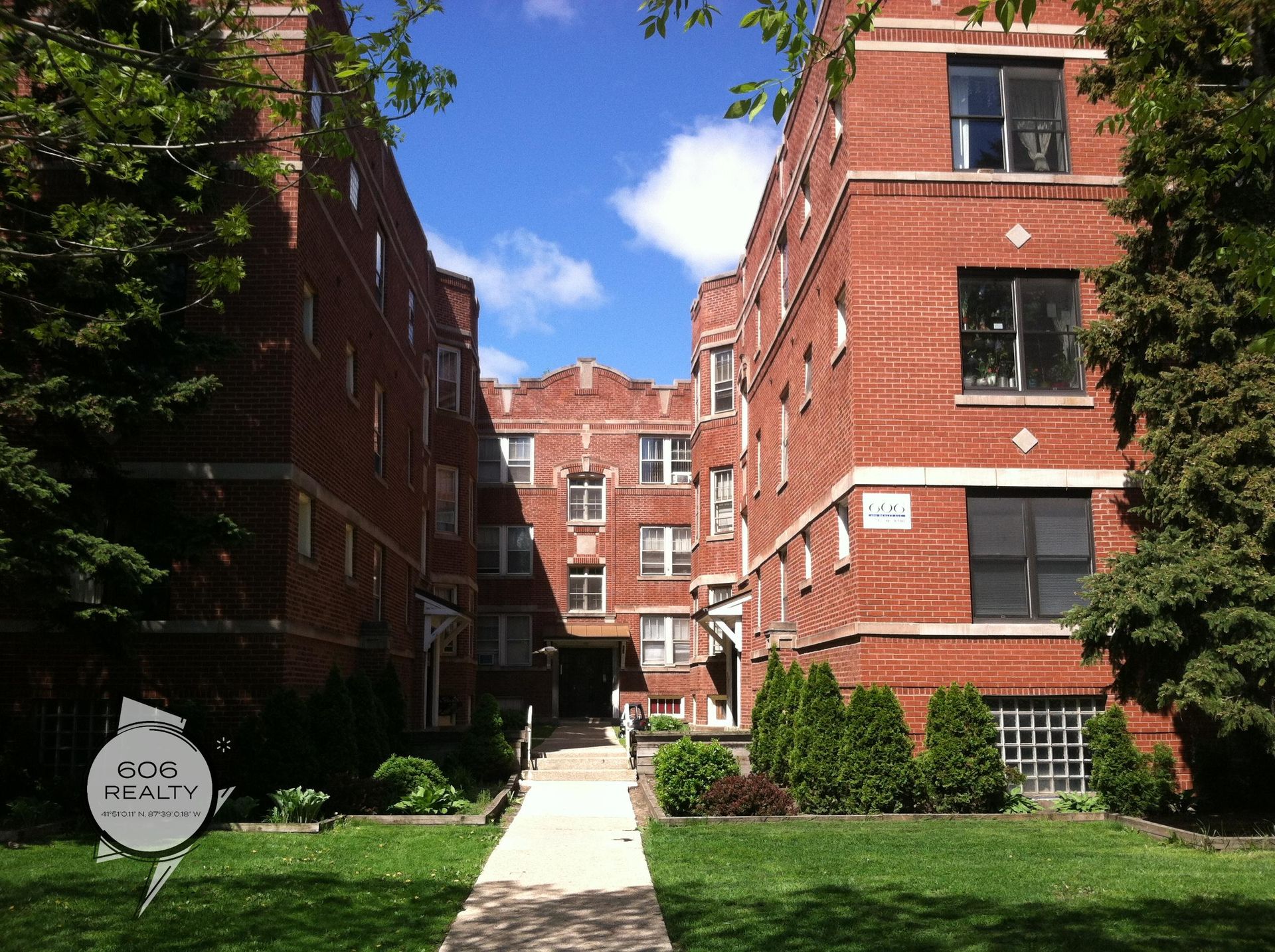 Apartment for rent at 3932 N Keeler Ave 1C, Chicago, IL 60641