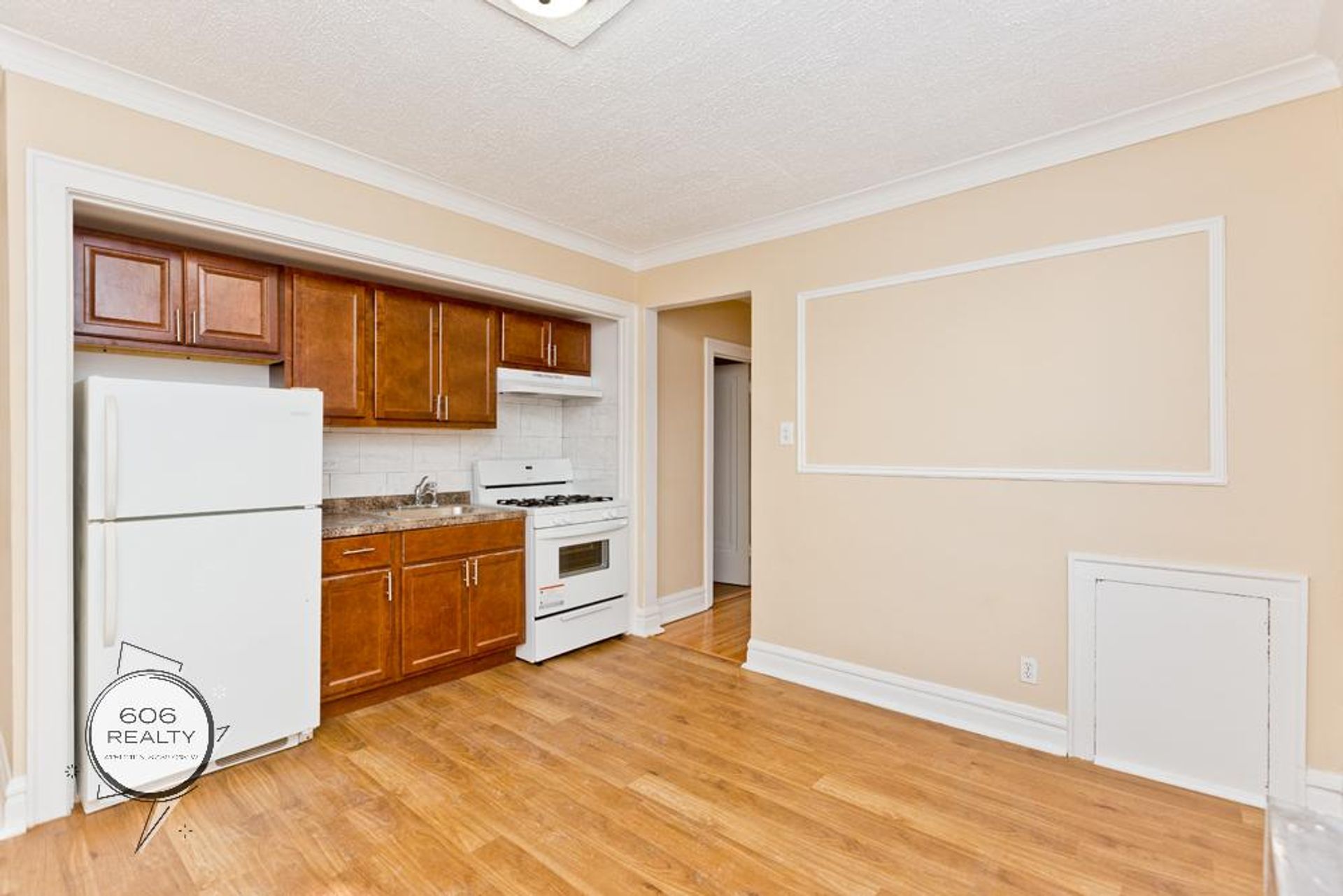 Berwyn Apartment: 6441 W. 23rd 14