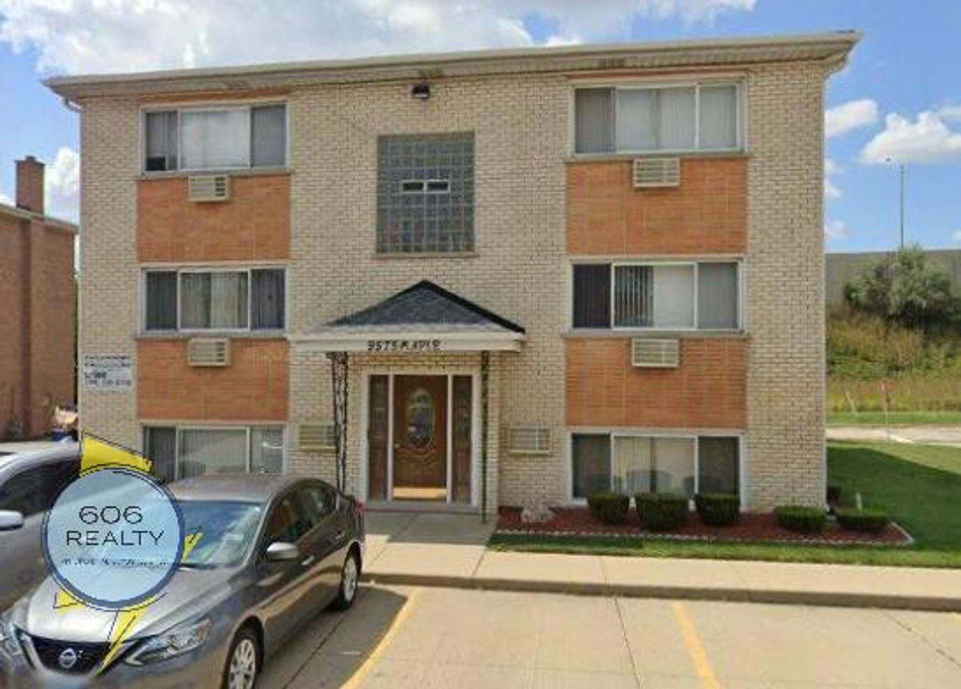 Rosemont Apartment: 9575 Maple Dr
