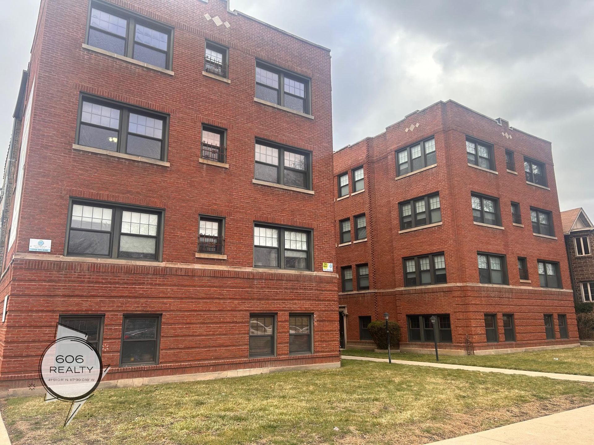 Berwyn Apartment: 3252-58 Maple Avenue