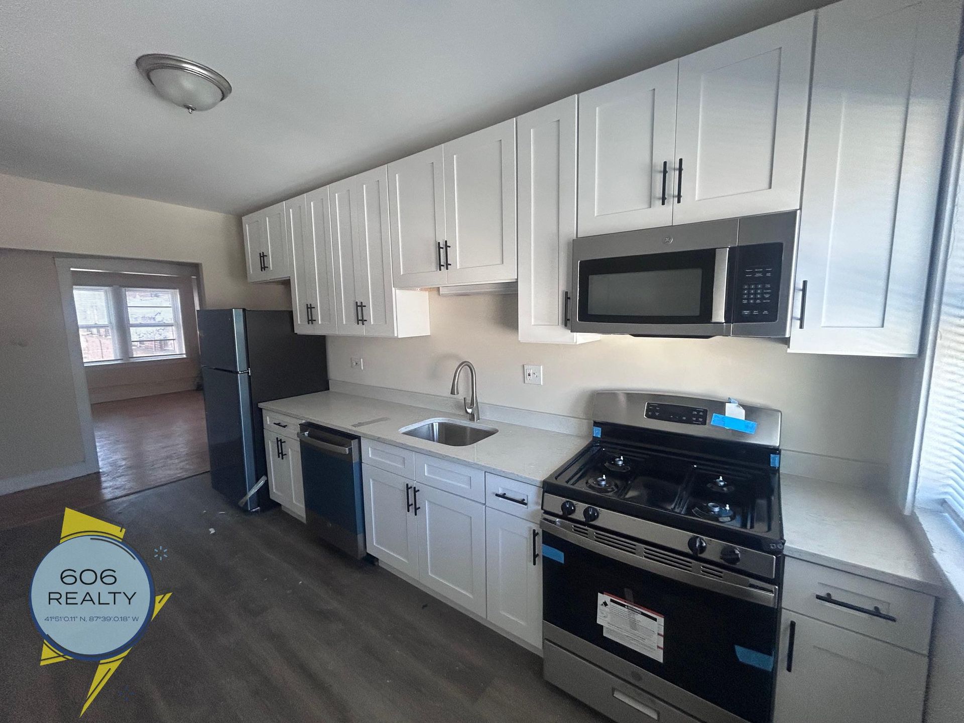 Riverside Apartment: 98-106 Lincoln