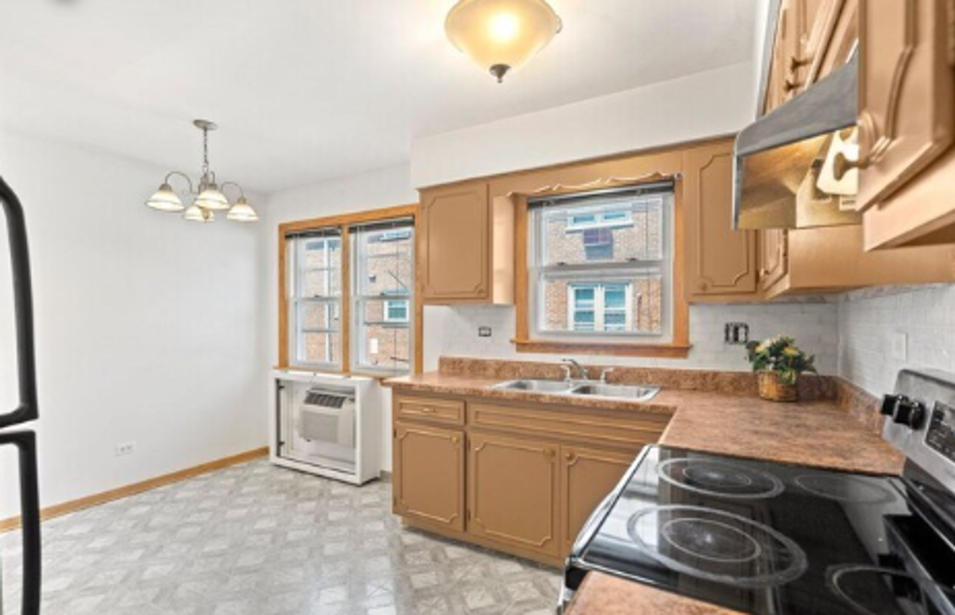 Rosemont Apartment: 9575 Maple Dr