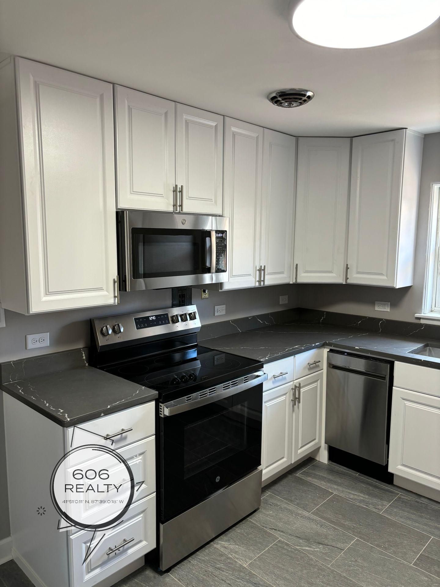 Franklin Park Apartment: 3112 Calwagner Street 2W