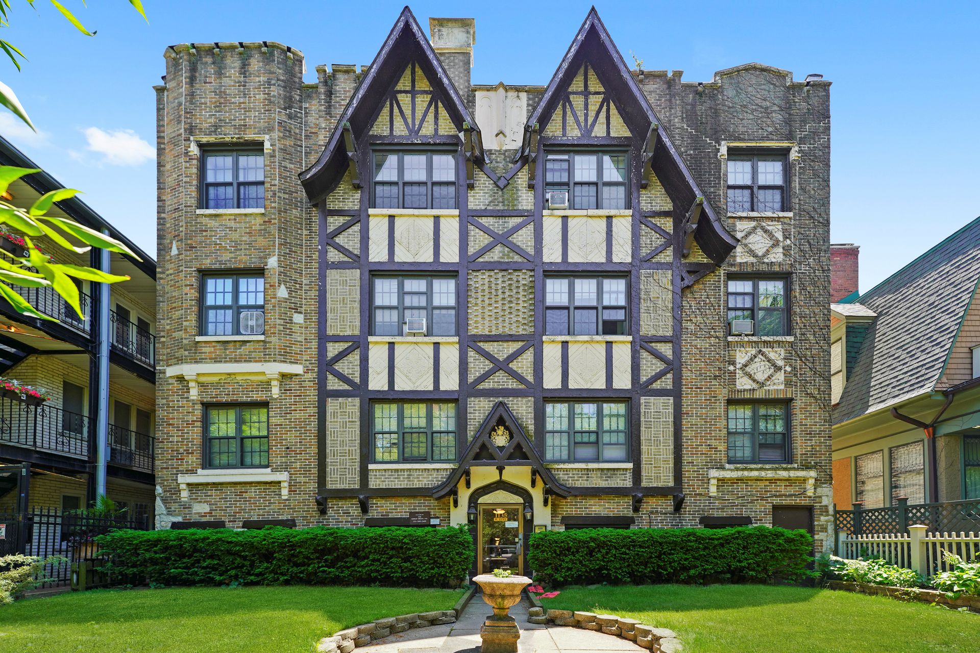 Chicago Apartment: 1135 W Lunt