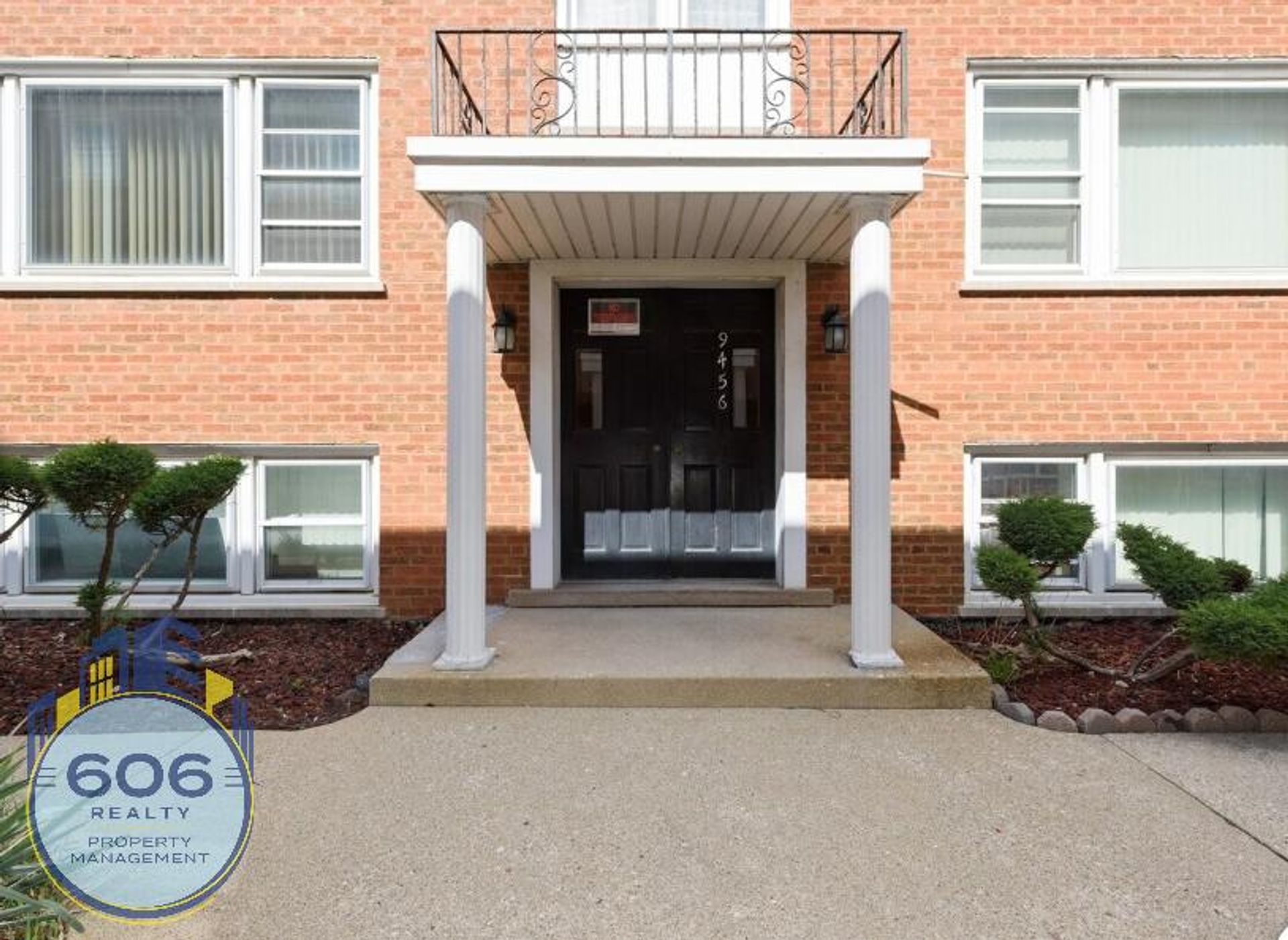 Rosemont Apartment: 9453 Maple Dr