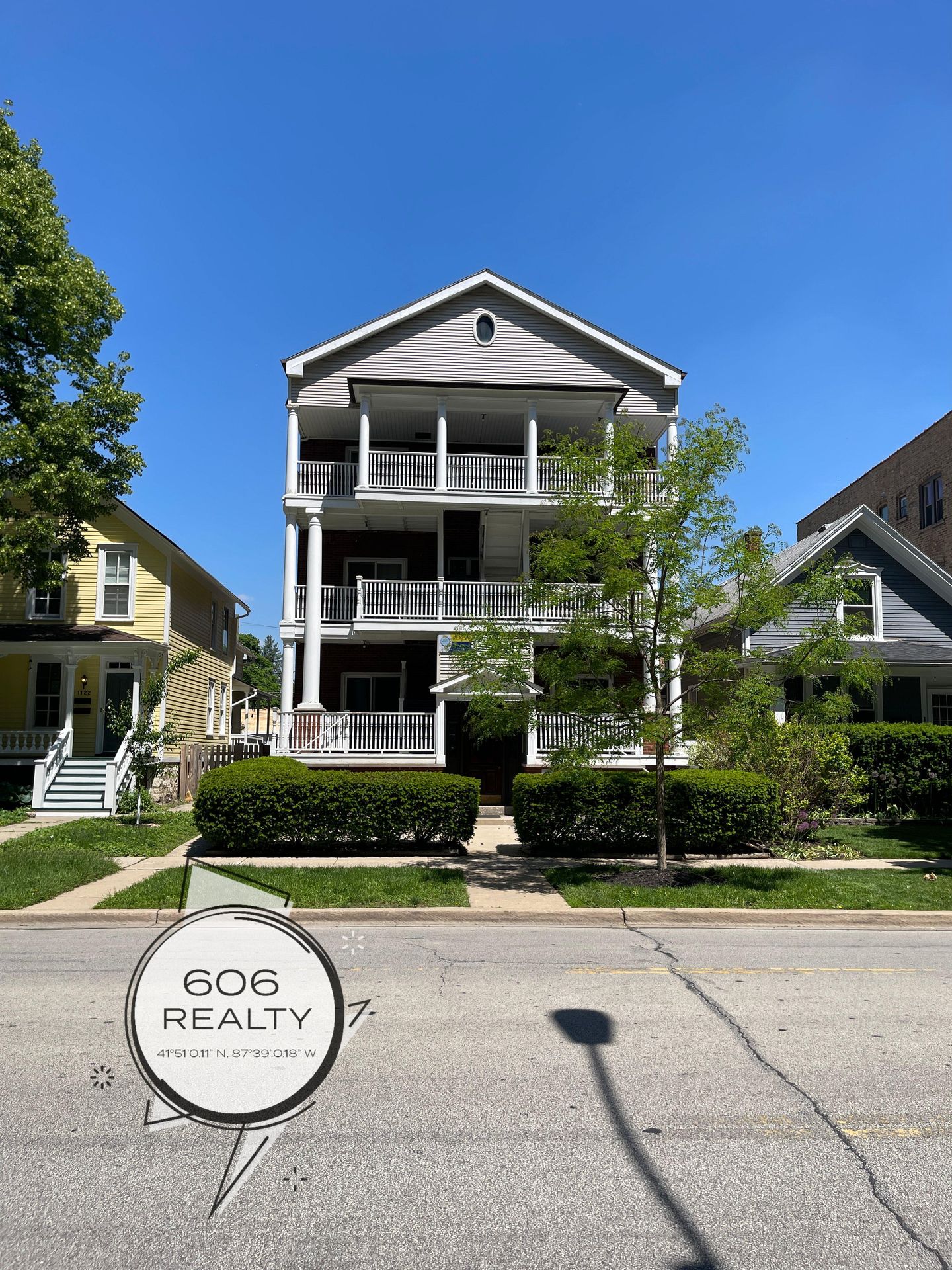 Oak Park Apartment: 1120 Ontario St