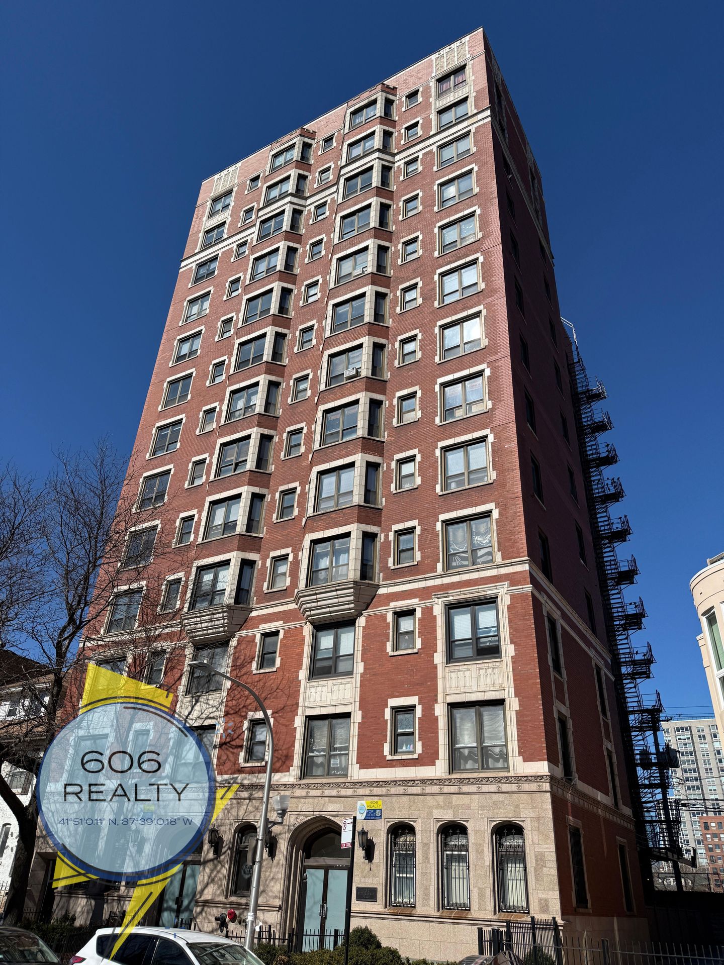 Chicago Apartment: 732 W Bittersweet Pl.