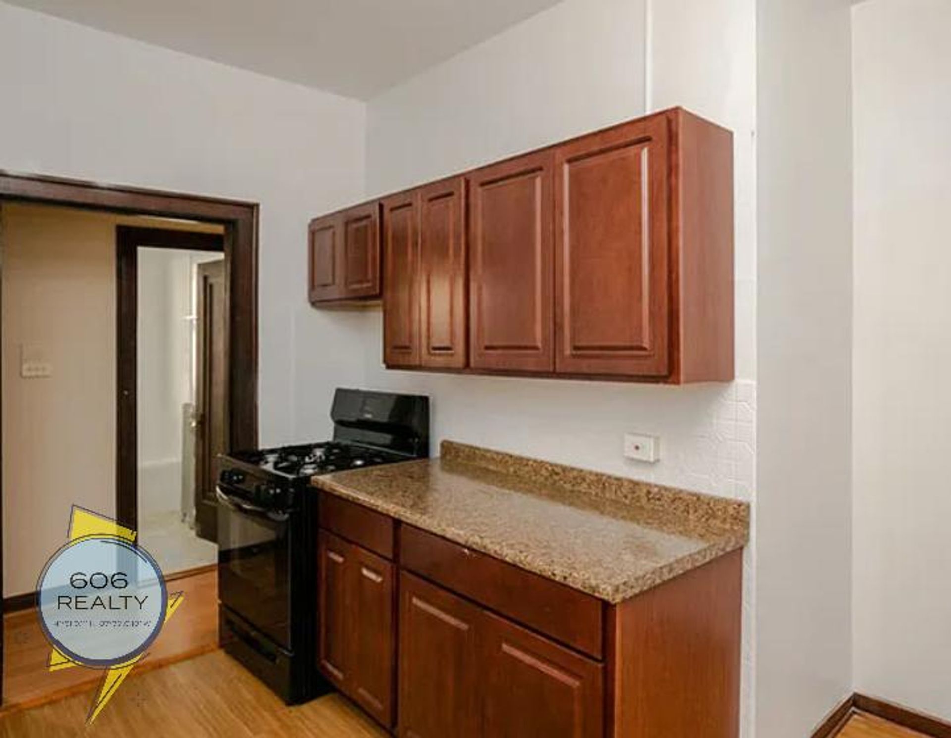 Berwyn Apartment: 1943 Wesley Ave