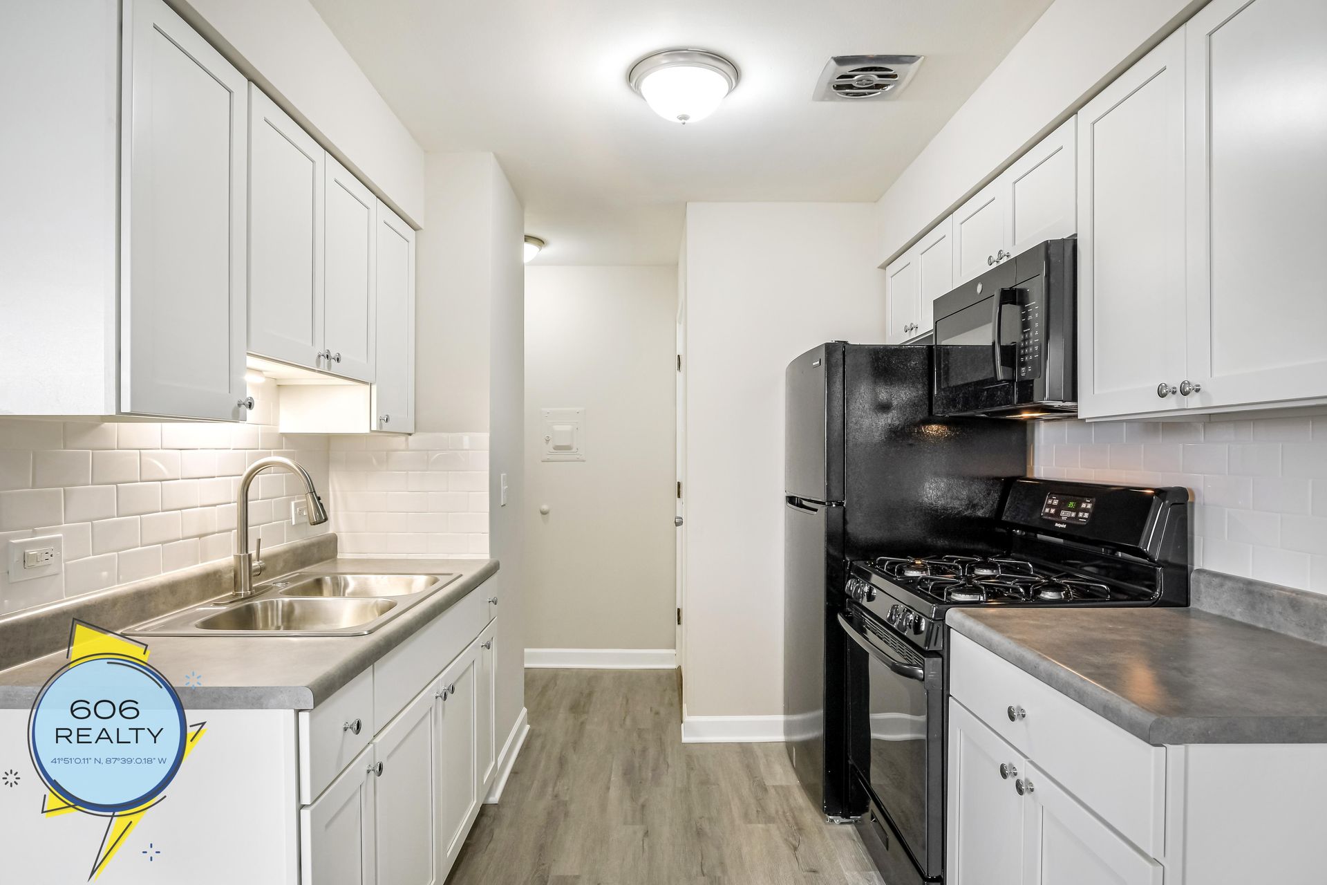 River Grove Apartment: 3001 N. Thatcher Ave.