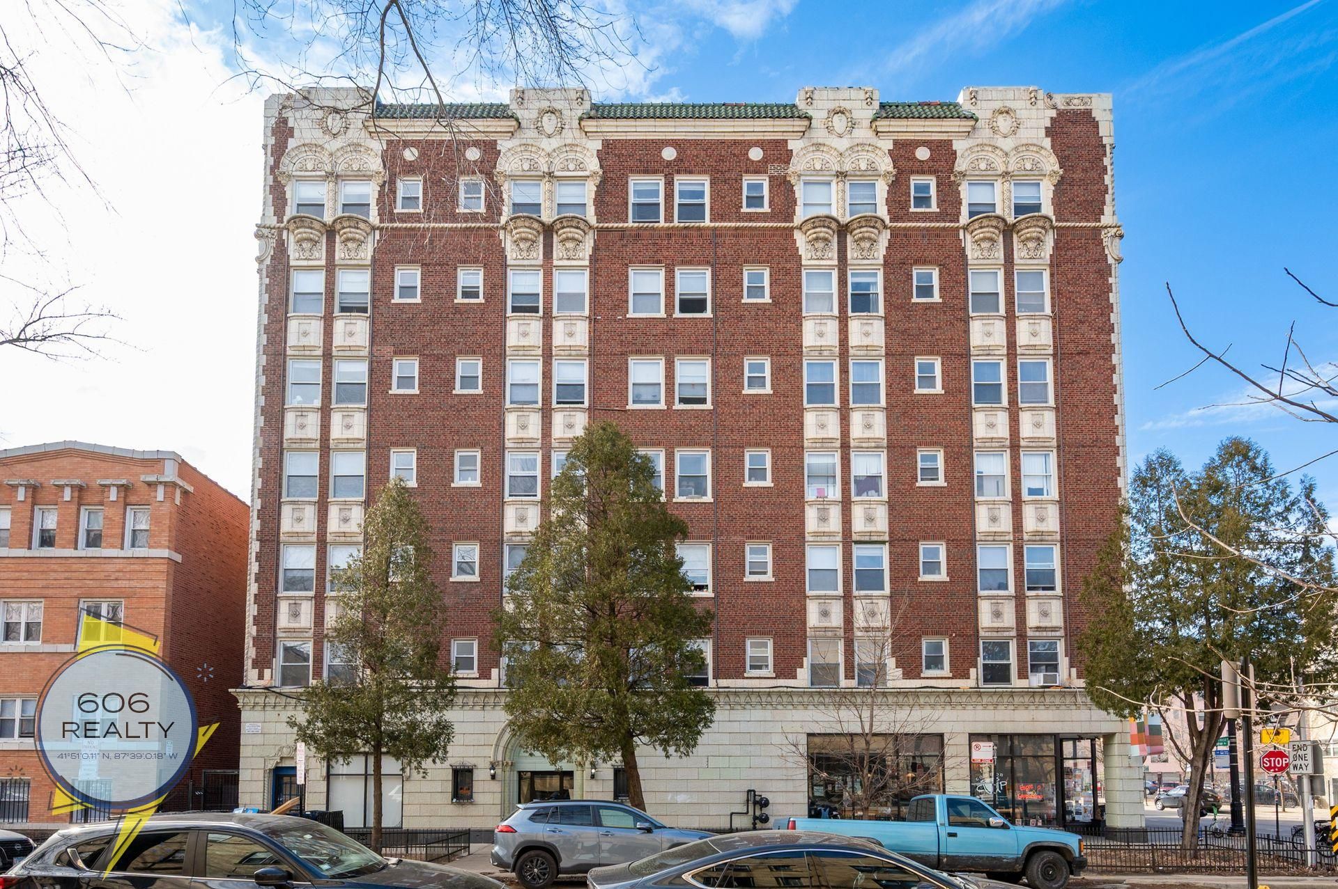 Chicago Apartment: 6930 N Greenview