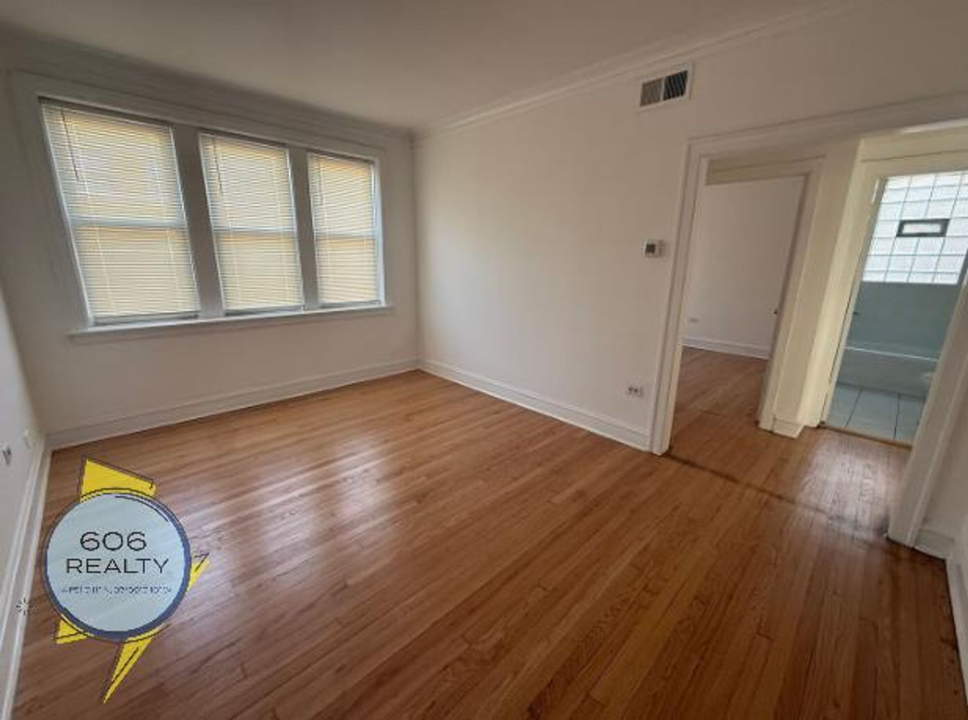 Chicago Apartment: 5333 W. Fullerton