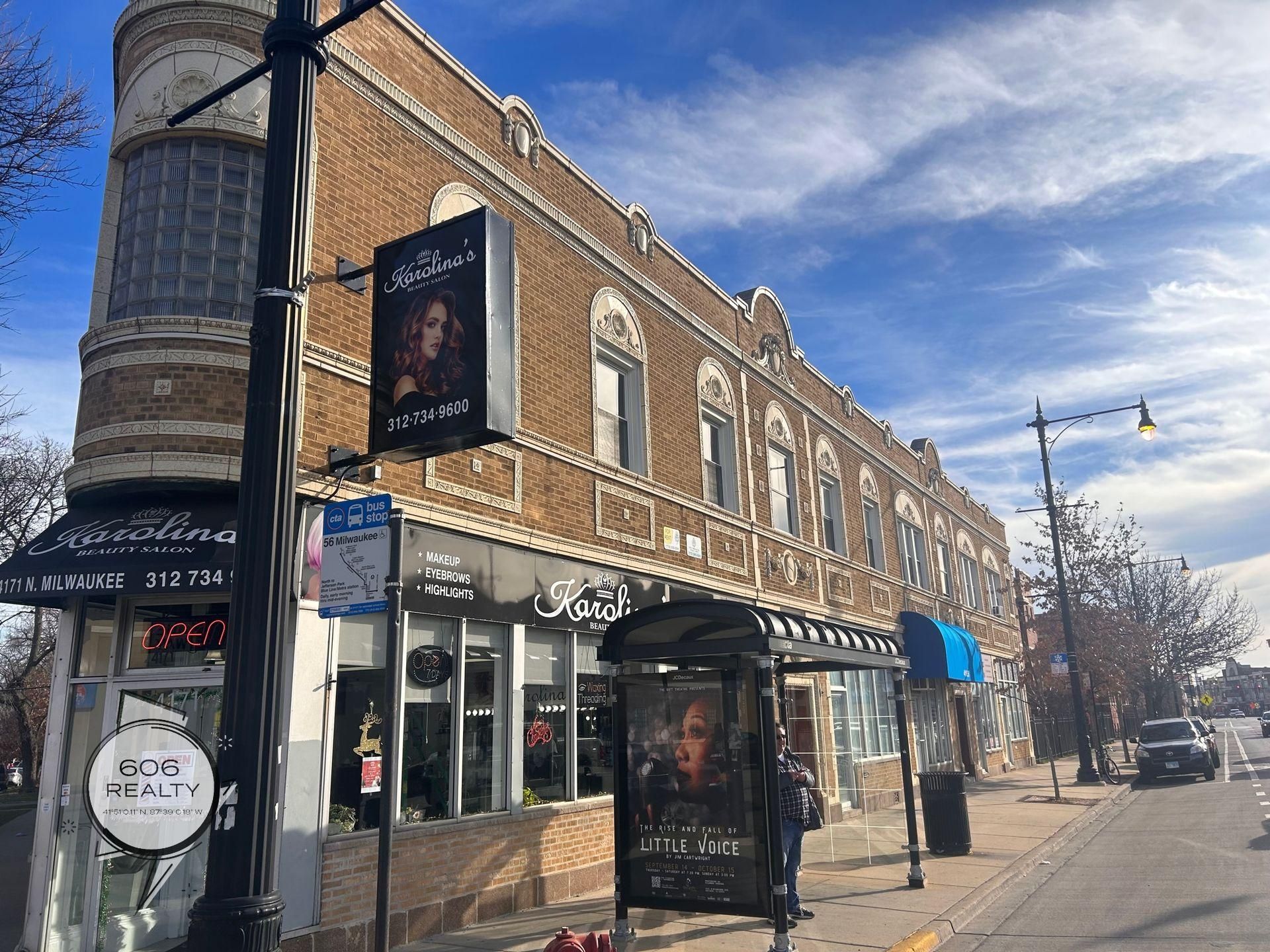 Chicago Apartment: 4921 W Berteau 2
