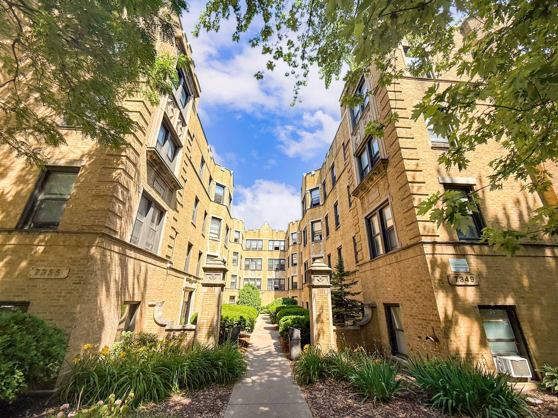 Chicago Apartment: 7349-55 N. Damen Ave.