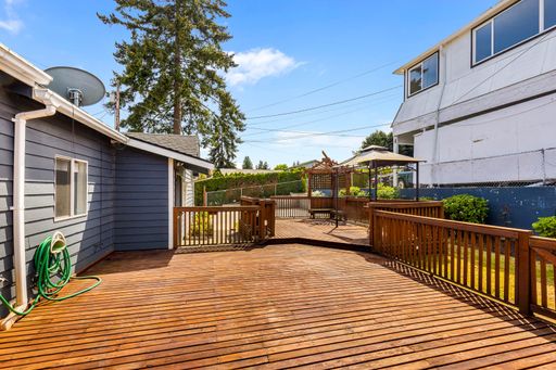 Listing photo thumbnail