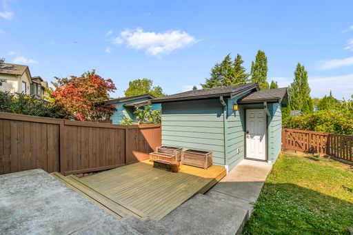 Listing photo thumbnail