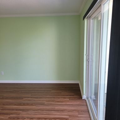 Listing photo thumbnail