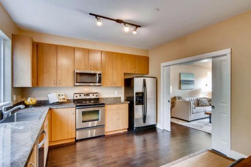 Listing photo thumbnail