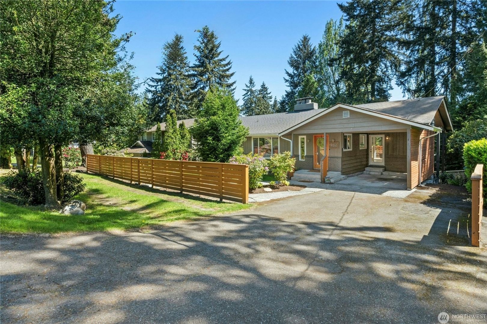 Shoreline House: 19016 Firlands Way N