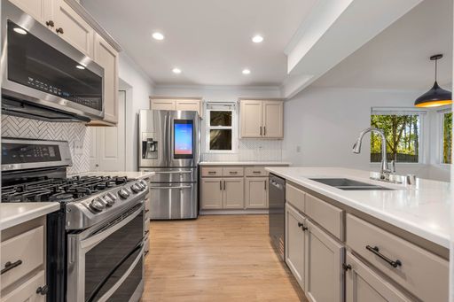 Listing photo thumbnail