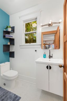 Listing photo thumbnail