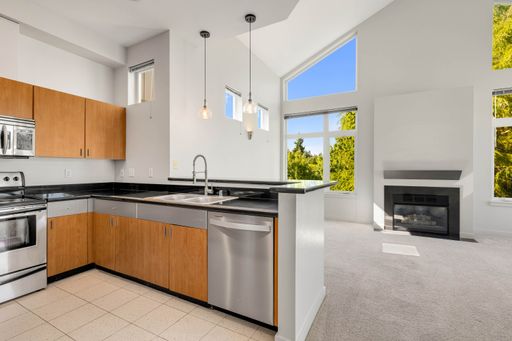 521 7th Avenue, Unit 406, Kirkland, WA 98033