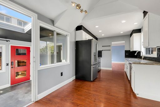 Listing photo thumbnail