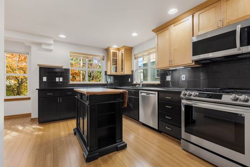 Listing photo thumbnail