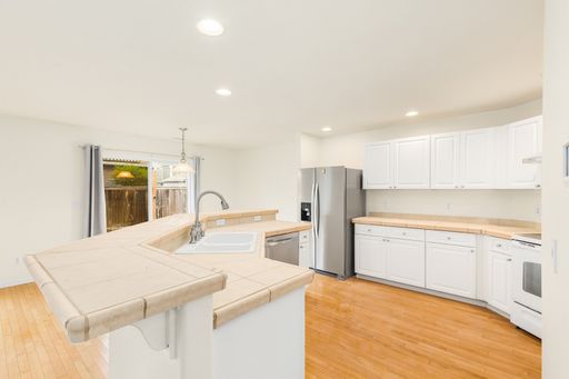 Listing photo thumbnail