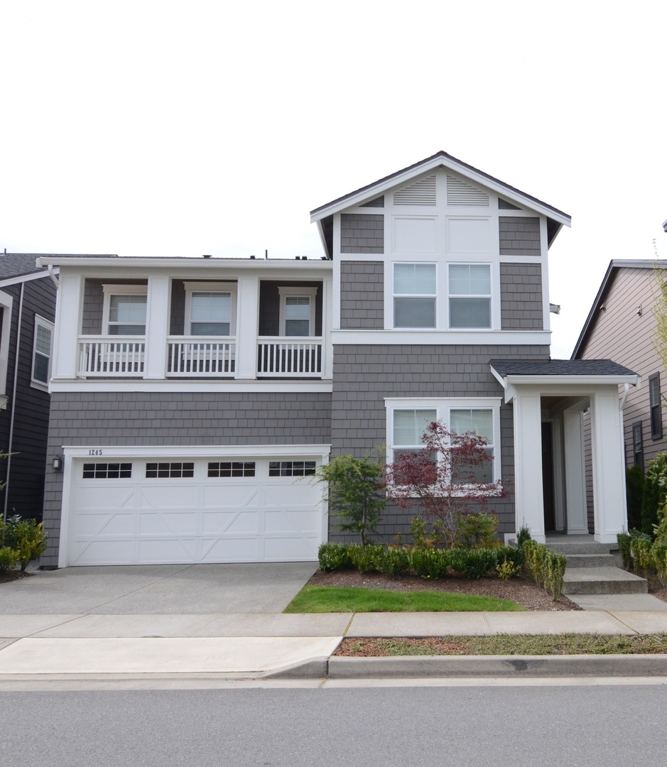 Issaquah House: 1245 Pine Crest Cir NE