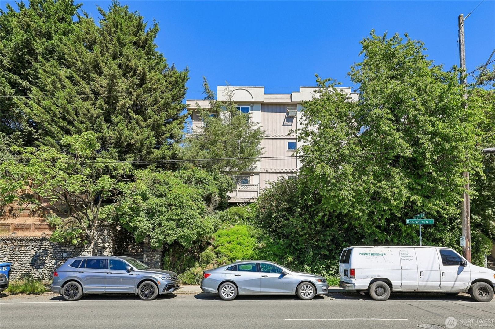5624 Roosevelt Way NE Unit 202, Seattle, WA photo 2
