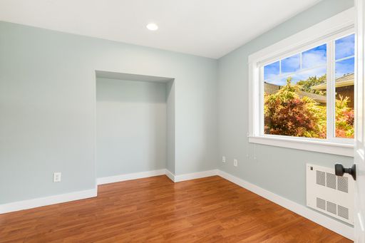 Listing photo thumbnail
