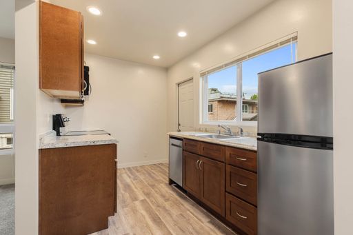 Listing photo thumbnail