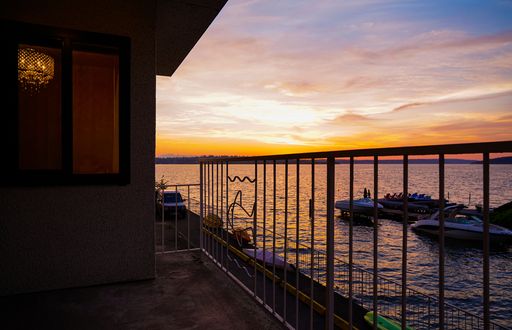 6421 Lake Washington Blvd NE, #204, Kirkland, WA 98033