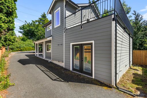 Listing photo thumbnail